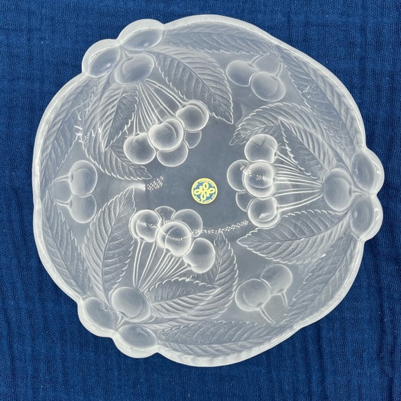 Vintage Mikasa frosted glass bowl cherries jubilee pattern, 6" wide 3" deep - Picture 1 of 5